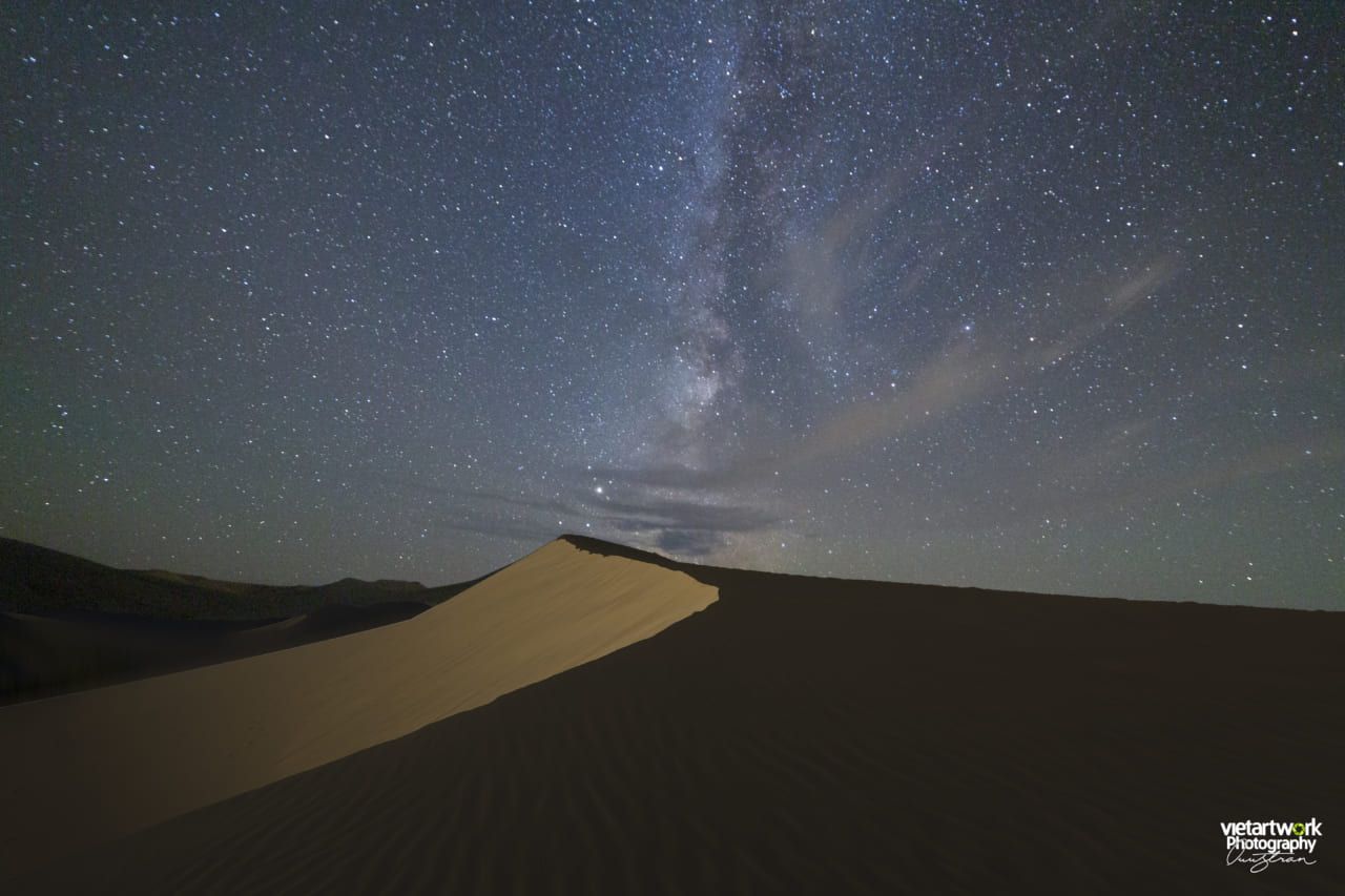 Đồi cát Bruneau Sand Dunes khi đêm xuống