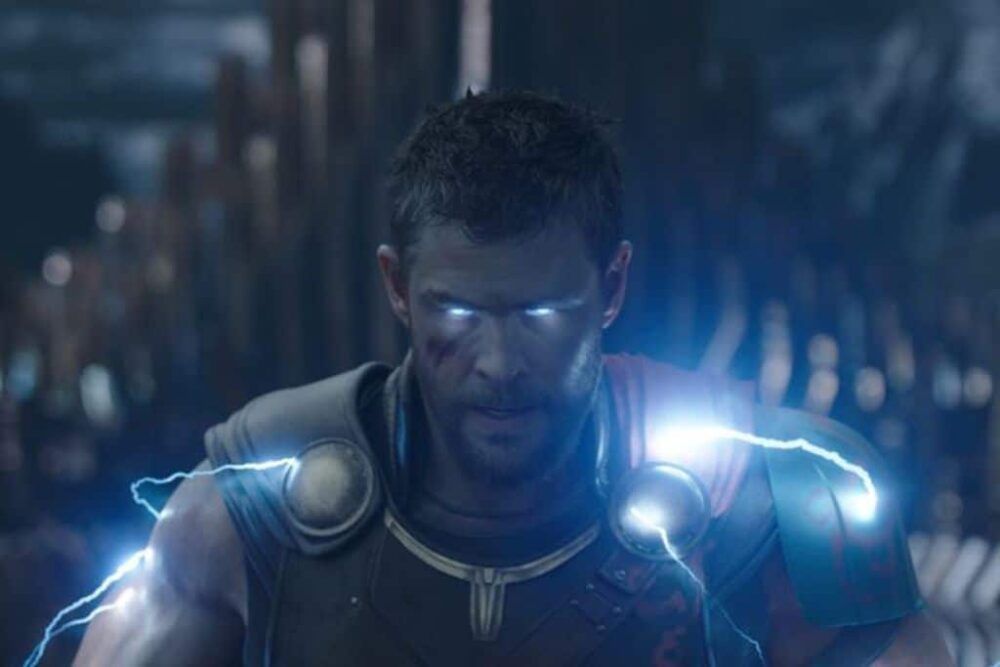 Thor khi hóa "thợ điện"