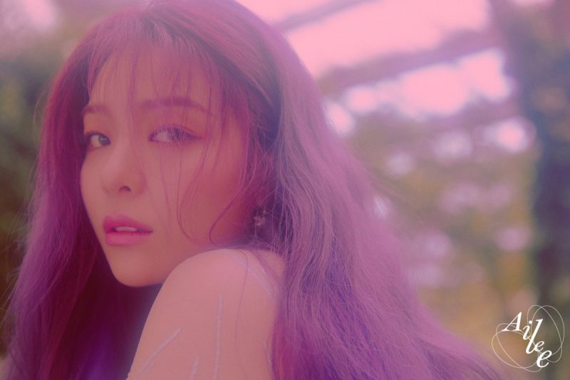 Hình ảnh Ailee trong poster album butterFLY