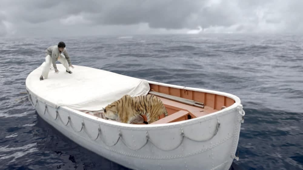 Pi và con hổ Ricchard Parker trong Life of Pi
