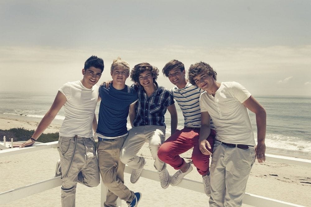 Hình ảnh nổi bật của nhóm trong M/V What makes you beautiful