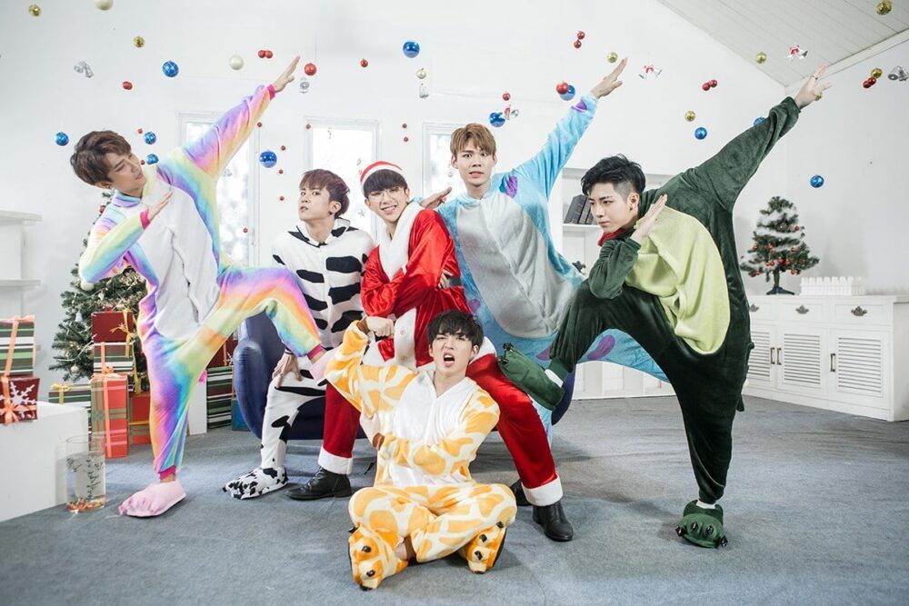 Trang phục thú sử dụng trong MV Chúc em ngủ ngon đã được Uni5 diện lại vào 1st Fanmeeting