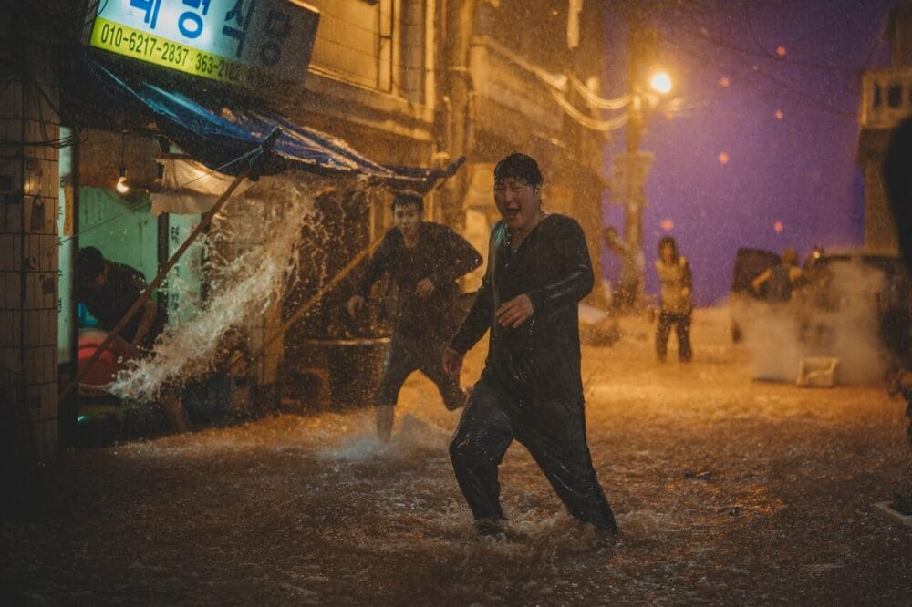 Phân cảnh trận lụt vô cùng ấn tượng trong Parasite