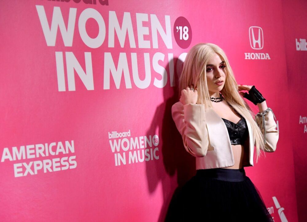 Ava Max trong một lễ trao giải