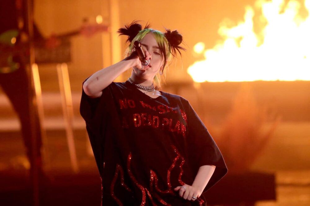 Billie biểu diễn tại Los Angeles