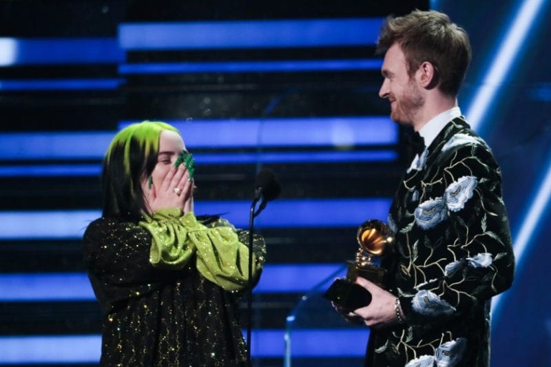 Billie cùng anh trai Finneas cùng lên nhận giải và phát biểu tại Grammy