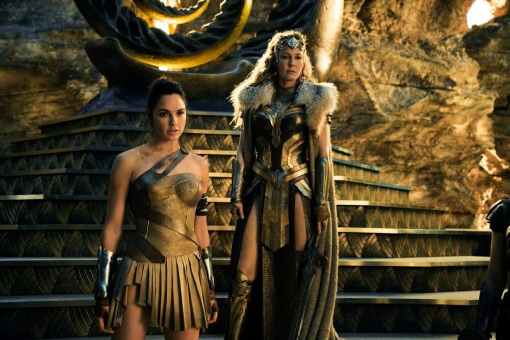 Hình ảnh Diana và nữ hoàng trong wonder woman