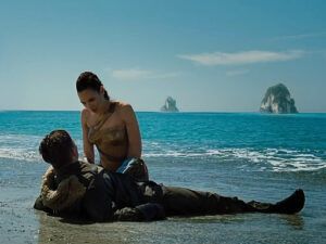 Diana gặp Steve Trevor lần đầu tiên