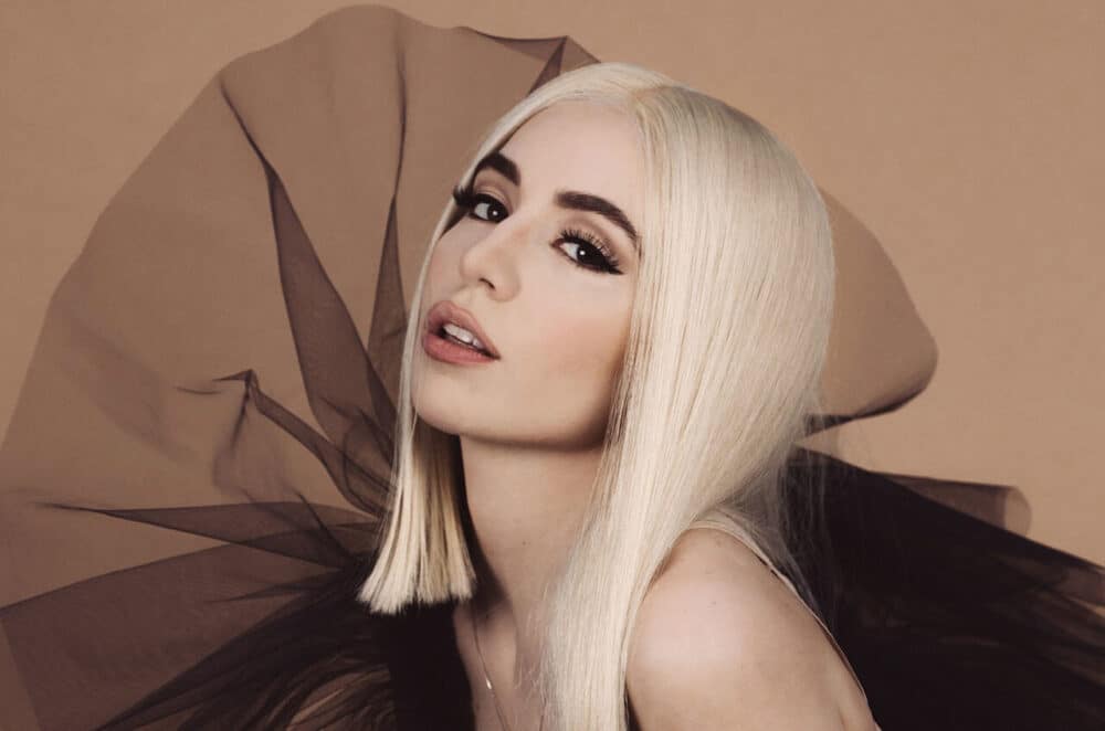 ca sĩ ava max