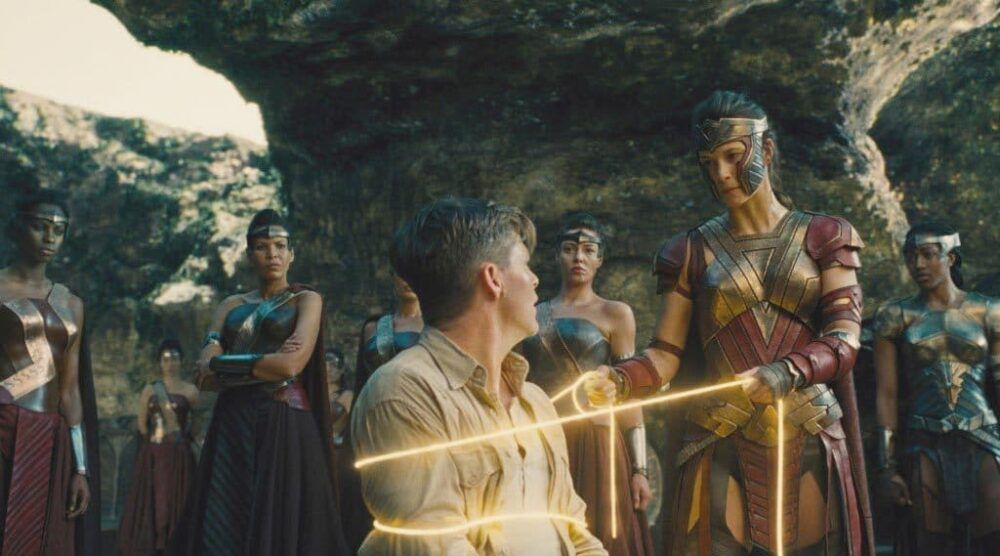 Steve bị trói trong Wonder woman
