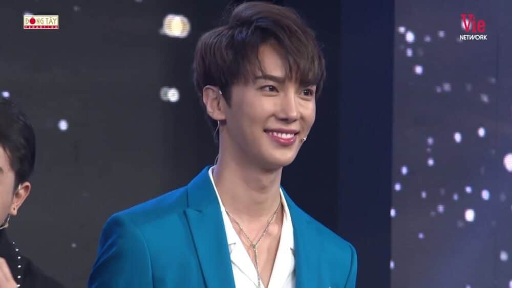 Nam ca sĩ trên show truyền hình Việt Nam