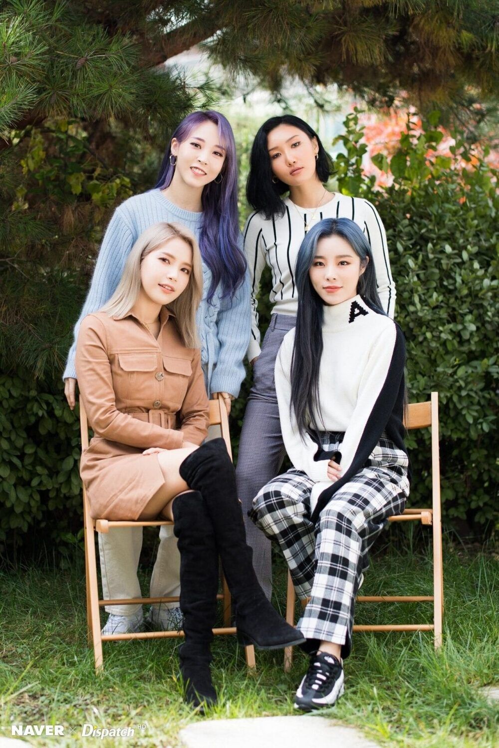 Mamamoo trong photobook đi kèm với Album Reality in black vừa qua