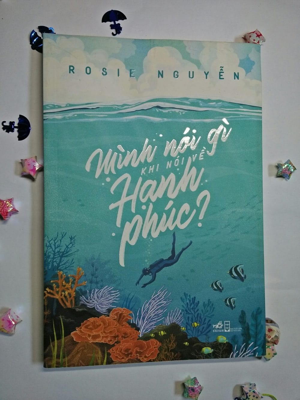 Ảnh bìa cuốn Mình nói gì khi nói về hạnh phúc