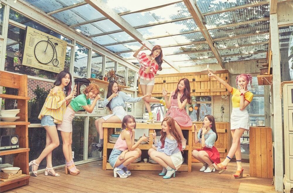 Ảnh bìa dễ thương của mini-album Freeze!