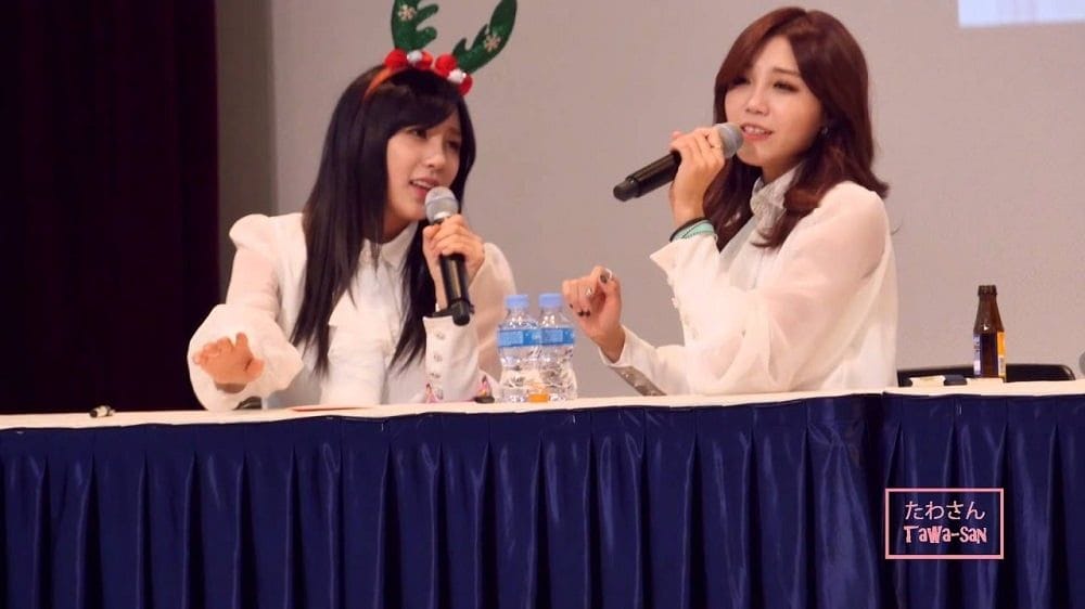 EunJi và HaYoung trong một buổi Fanmeeting