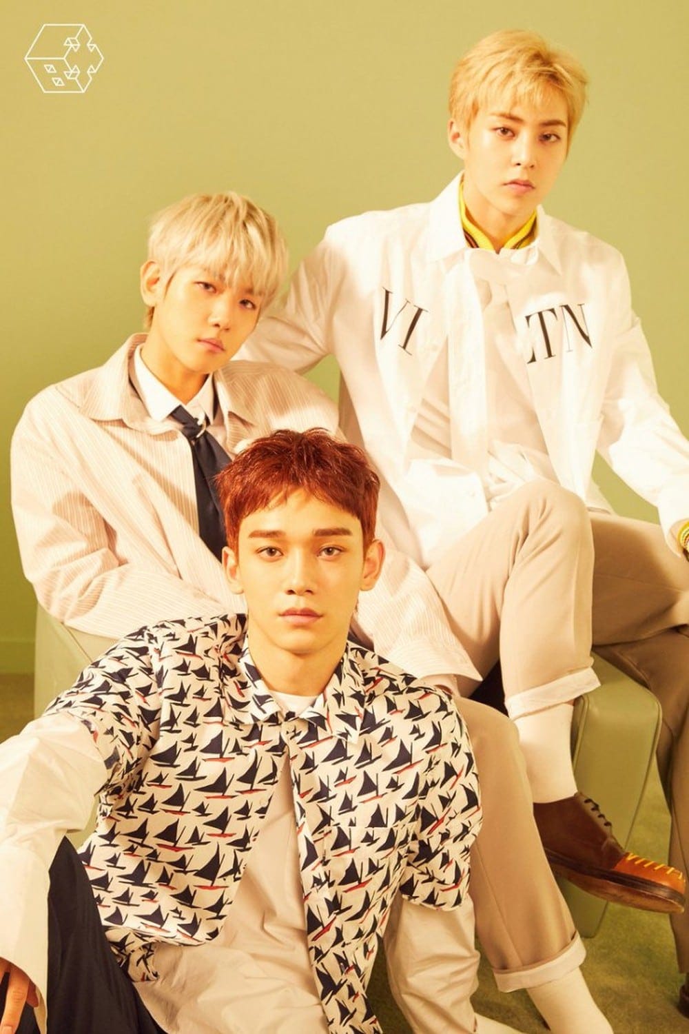 Bao gồm ba thành viên là Xiumin, Chen, Baekhuyn, sự xuất hiện của nhóm được công bố chính thức vào tháng Mười năm 2016