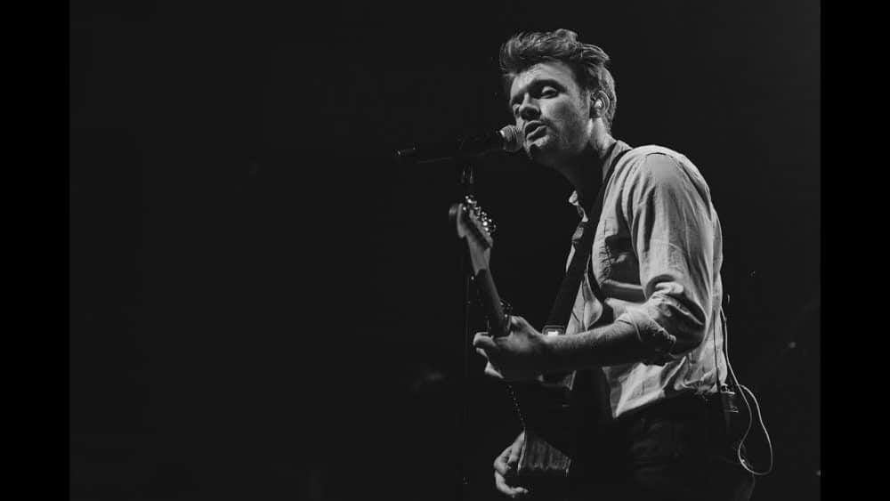 finneas-lets-fall-in-love-for-the-night