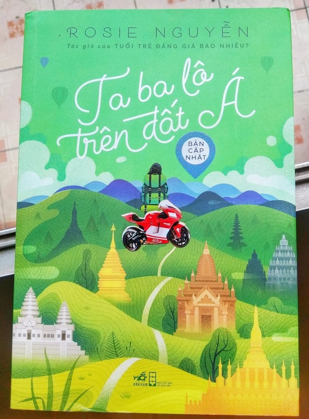 Cuốn sách đầu tay của Rosie Nguyễn