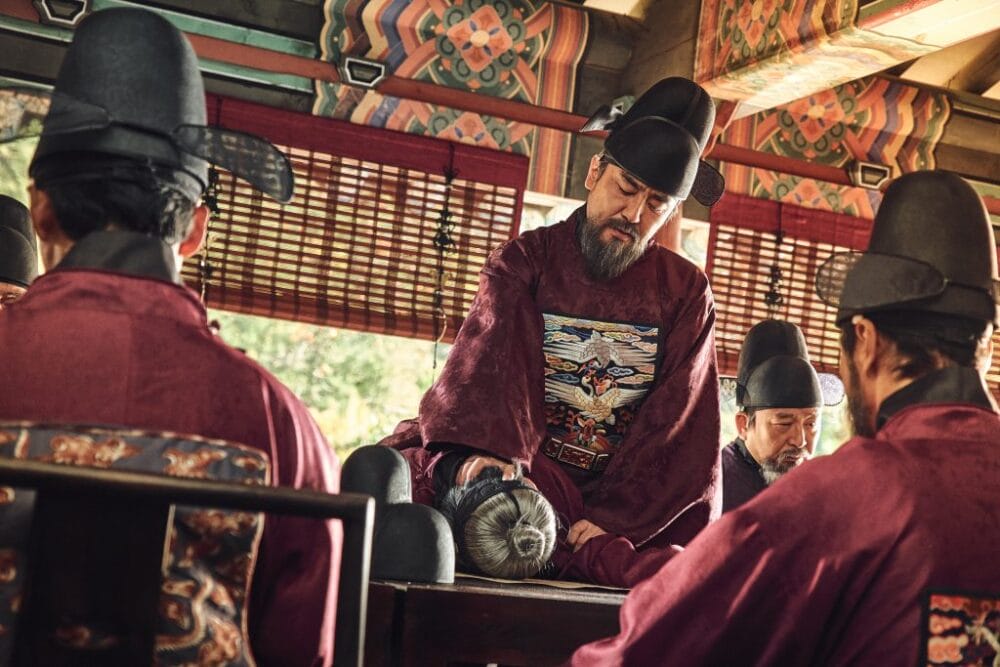 Kingdom đã khéo léo châm biếm bộ máy chính quyền lộng hành và vô tâm