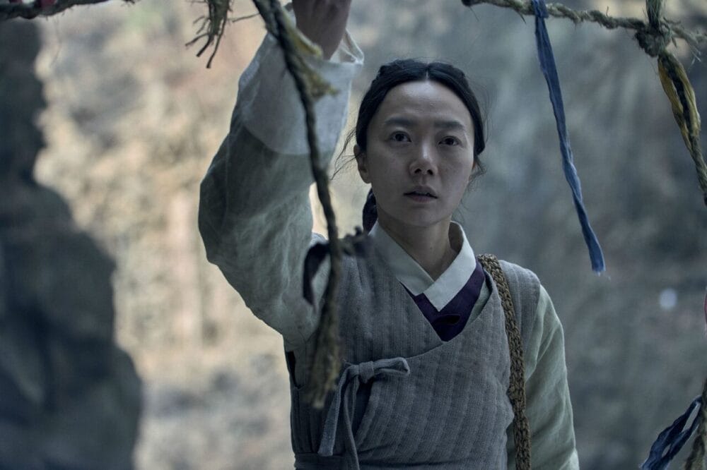 Nữ y Seo Bi là nhân vật đại diện cho nữ quyền trong Kingdom