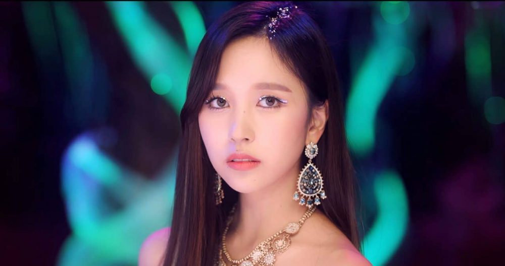 Mina vẫn quyết định xuất hiện cùng các thành viên trong MV