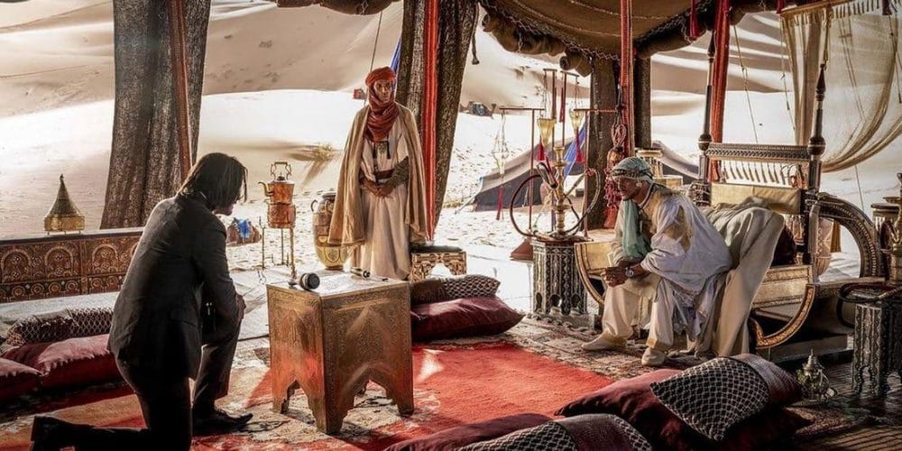 The Elder do Said Taghmaoui thủ vai (phải) và Jonathan trong John Wick 3