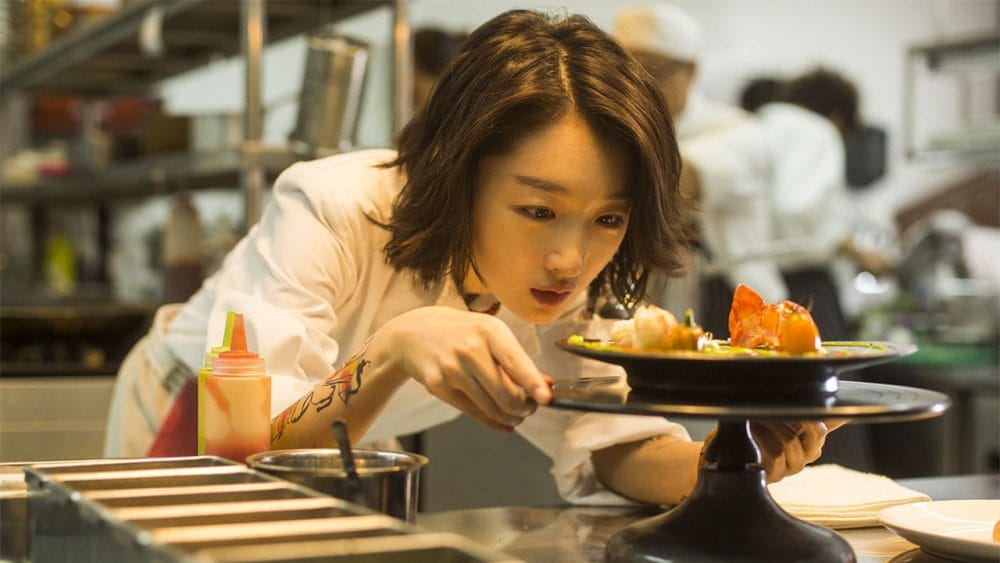 Khung cảnh Thắng Nam tỉ mỉ chuẩn bị đồ ăn cho thực khách cao cấp