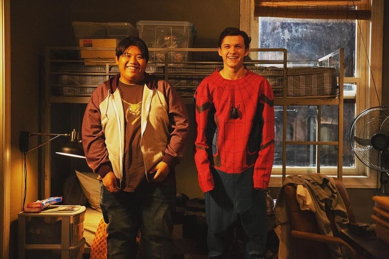 Peter Parker cùng cậu bạn thân Ned do Jacob Batalon thủ vai