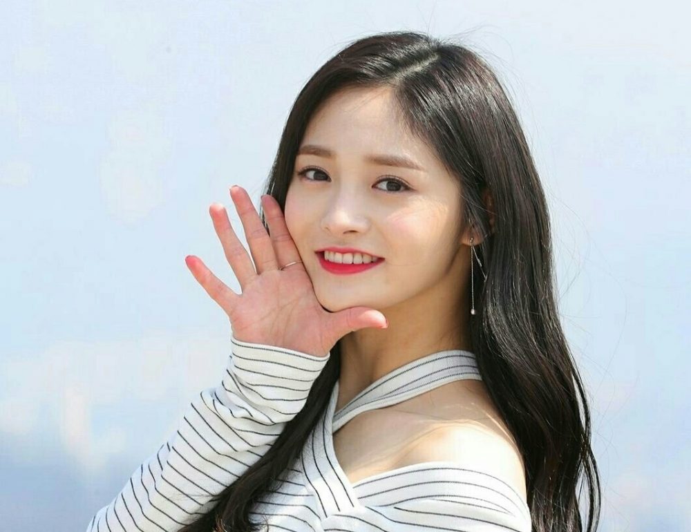 Kyulkyung được biết đến với vai trò một ca sĩ và diễn viên người Trung Quốc