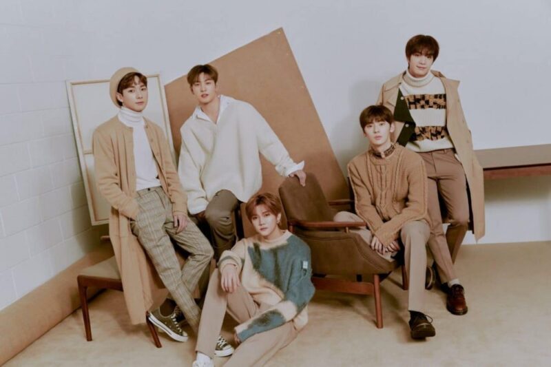 Cả năm thành viên của nhóm nhạc NU'EST đều sở hữu gương mặt điển trai