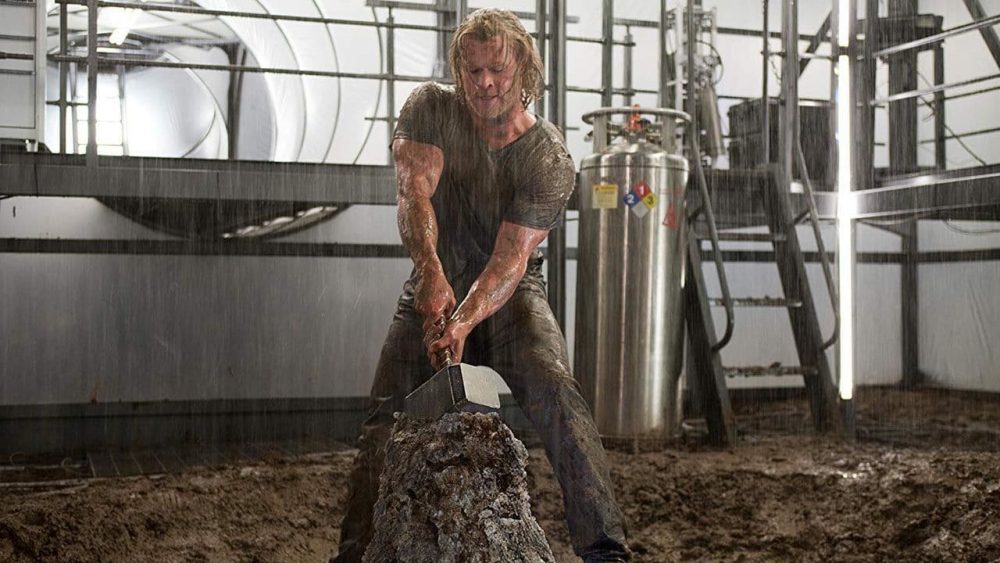 Thor khi bị đày xuống Trái Đất trong Thor 1