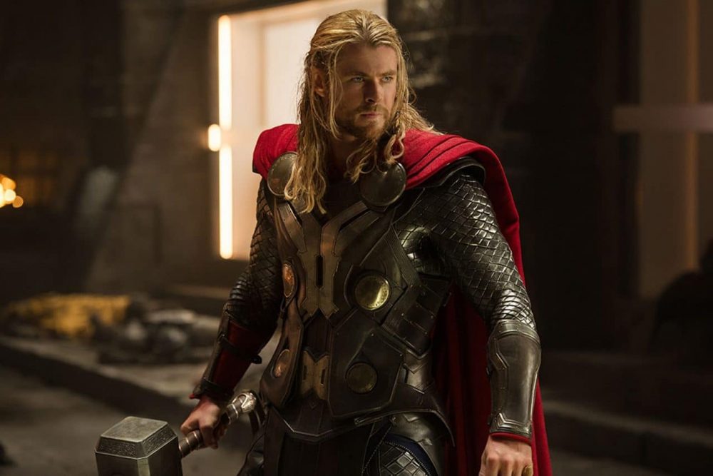 Tạo hình quen thuộc của Chris Hemsworth trong Thor: Thế giới bóng tối