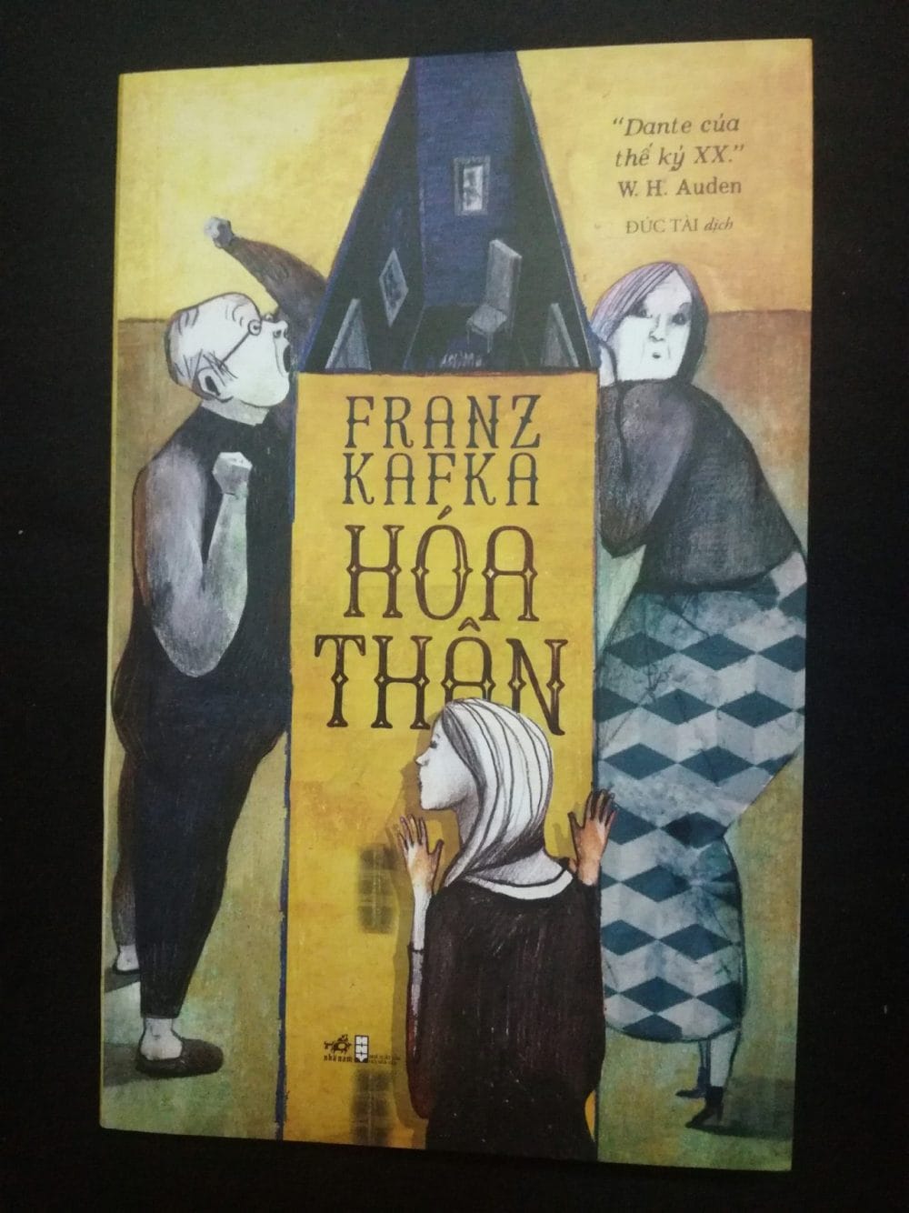 Bìa tiểu thuyết hóa thân của nhà văn Franz Kafka