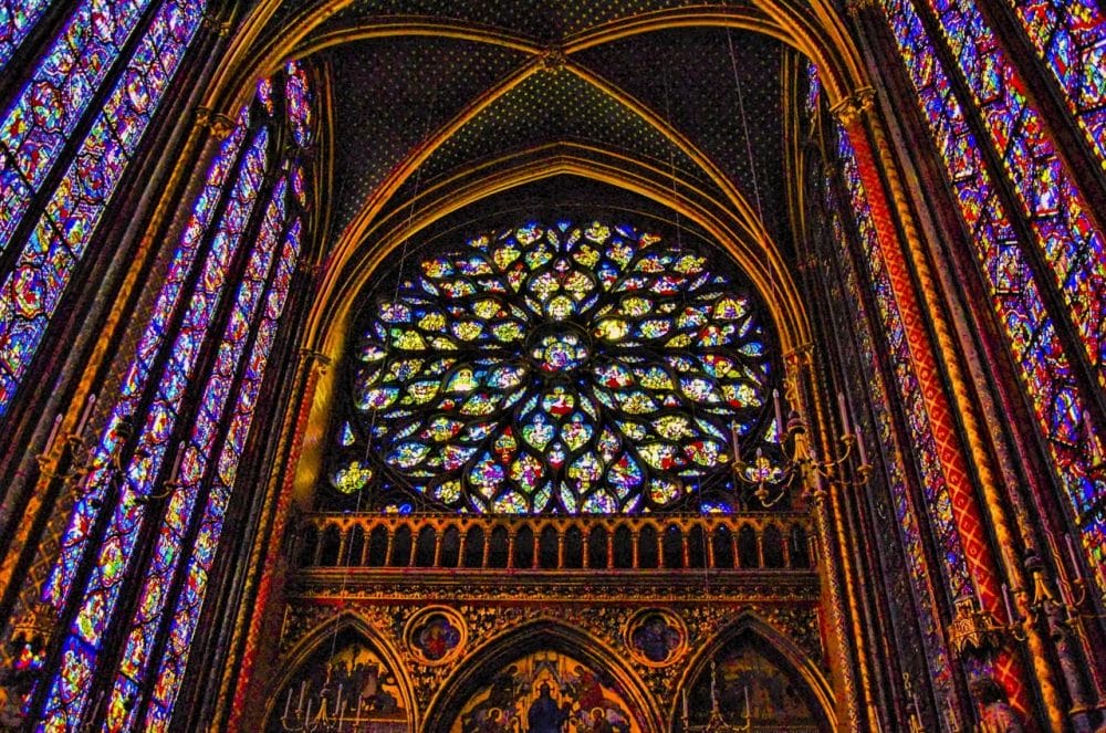 Vẻ đẹp tráng lệ bên trong Nhà thờ Đức Bà Paris