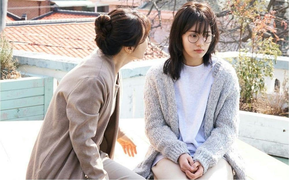 Áo sweater của Tomboy phù hợp với áo cardigan dáng dài ấm áp của Oilily khoác ngoài