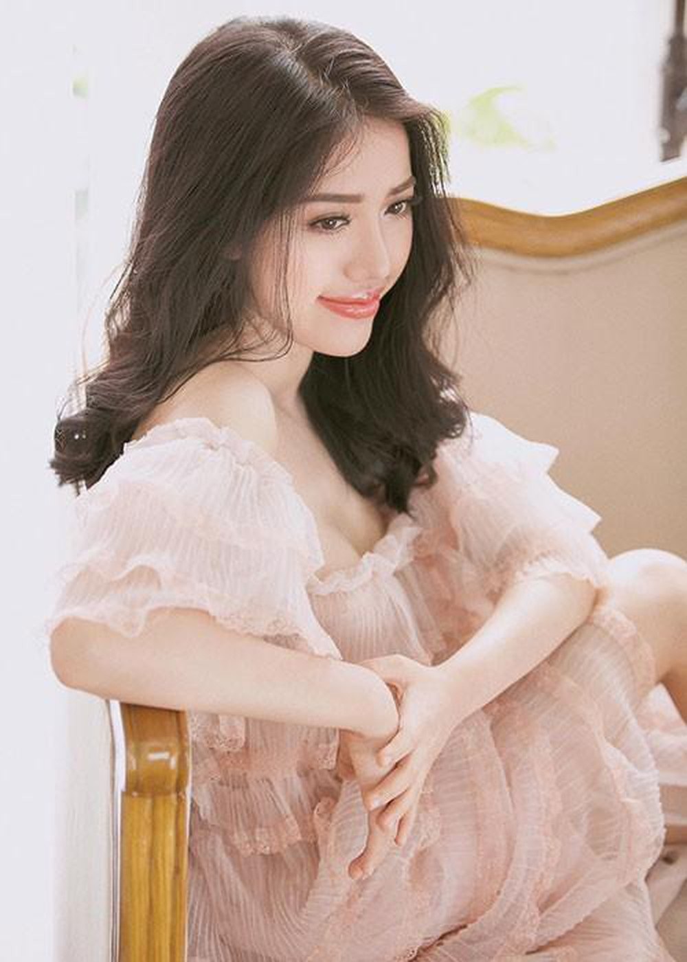 Phùng Khánh Linh sau khi phẫu thuật thẩm mỹ