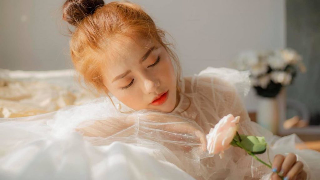 Khó khăn của "cô bé trốn trong tủ bước ra khỏi The Voice