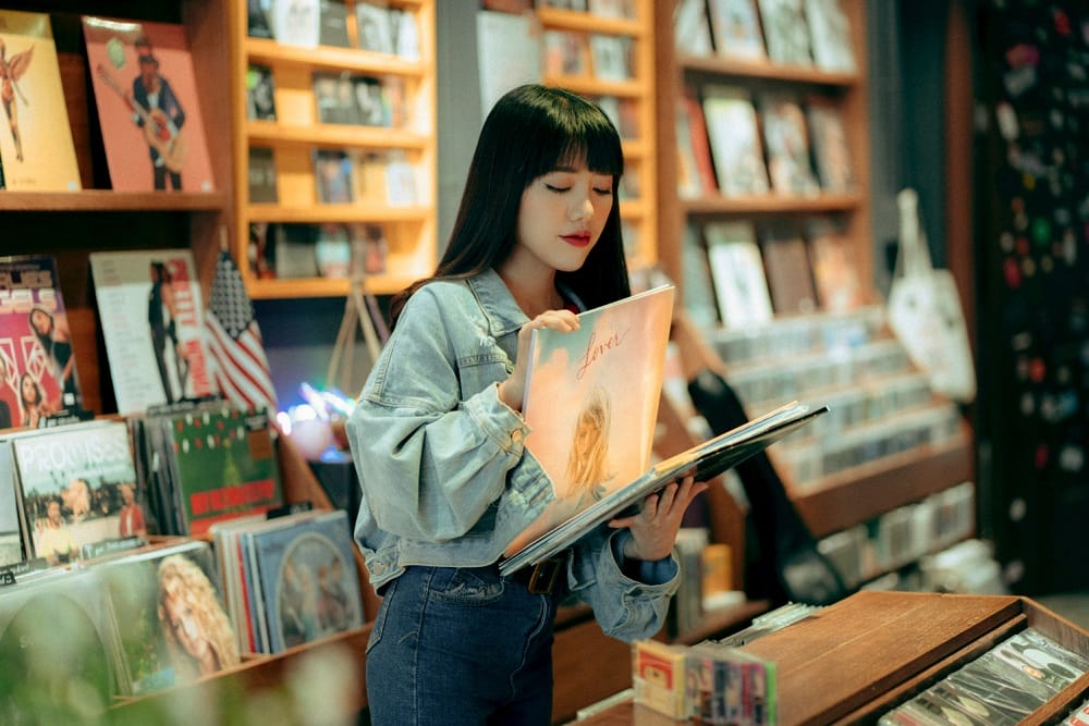 Phùng Khánh Linh đầu quân vào Hãng đĩa Thời đại