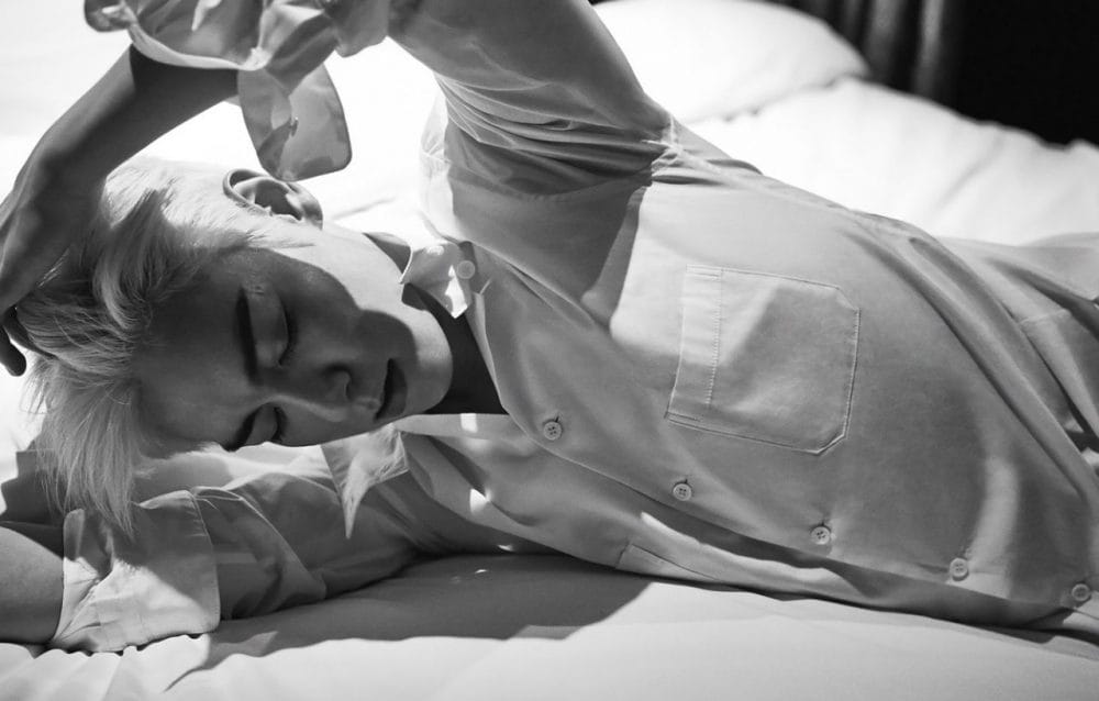 nam ca sĩ đã phải thường xuyên điều trị chứng trầm cảm và rối loạn lo âu của bản thân trong suốt thời gian dài