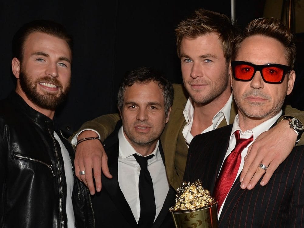 Hình ảnh thân thiết ngoài đời của dàn sao Avengers