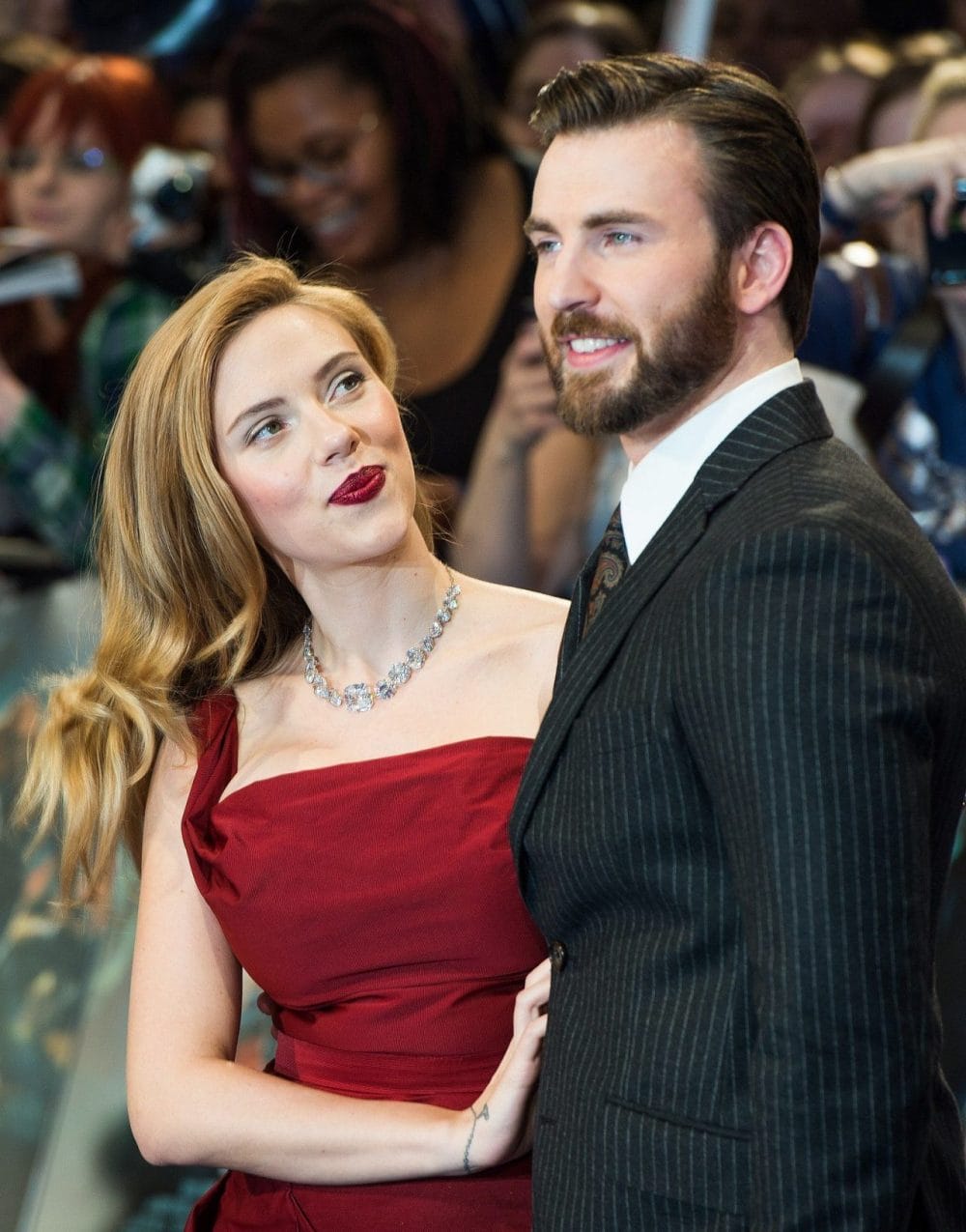 Hình ảnh thân thiết của Chris Evans và Scarlet Johansson