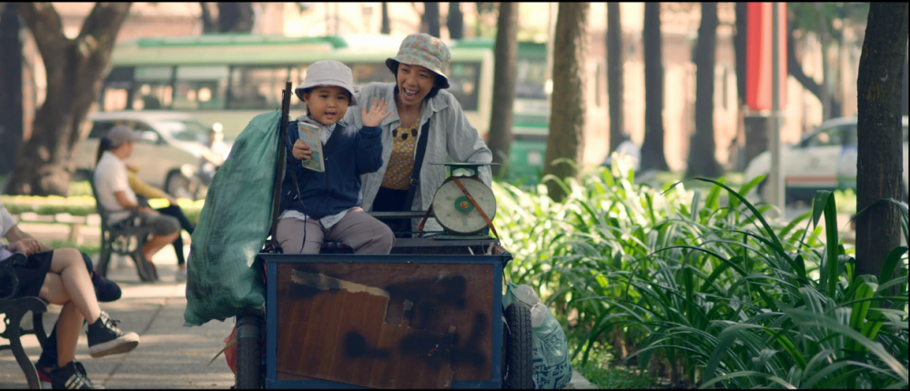 Vượt lên khó khăn, mẹ con Nắng vẫn sống vui vẻ