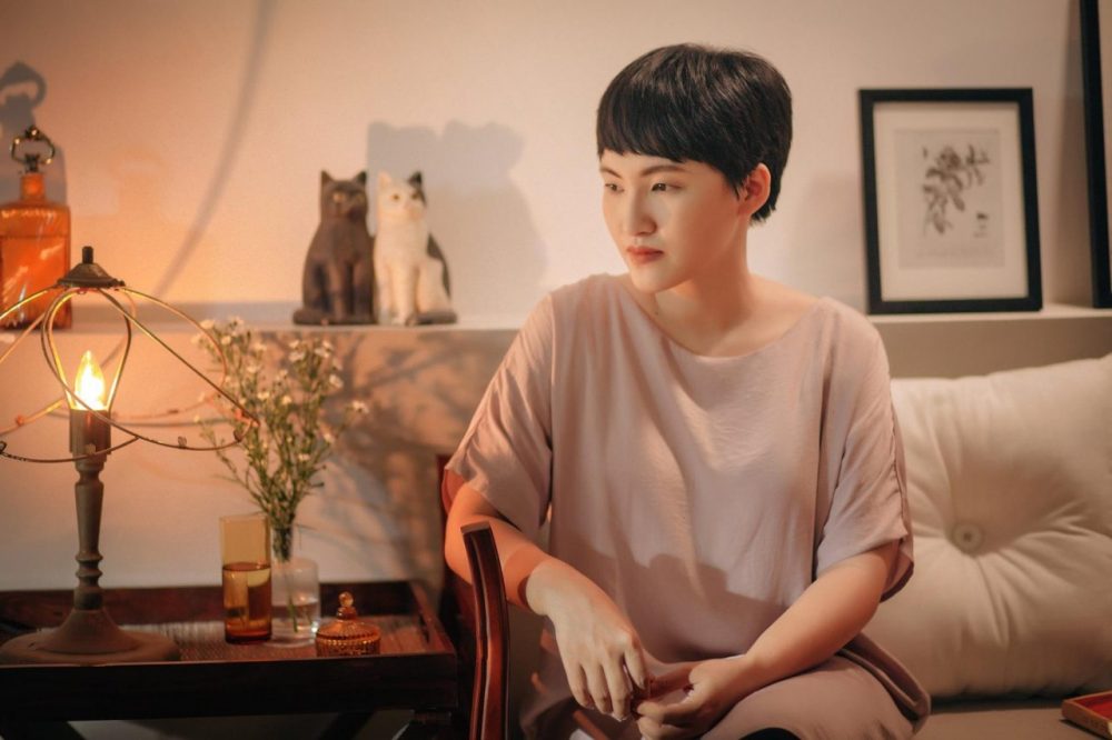 Ca sĩ đi bên lề showbiz VIệt