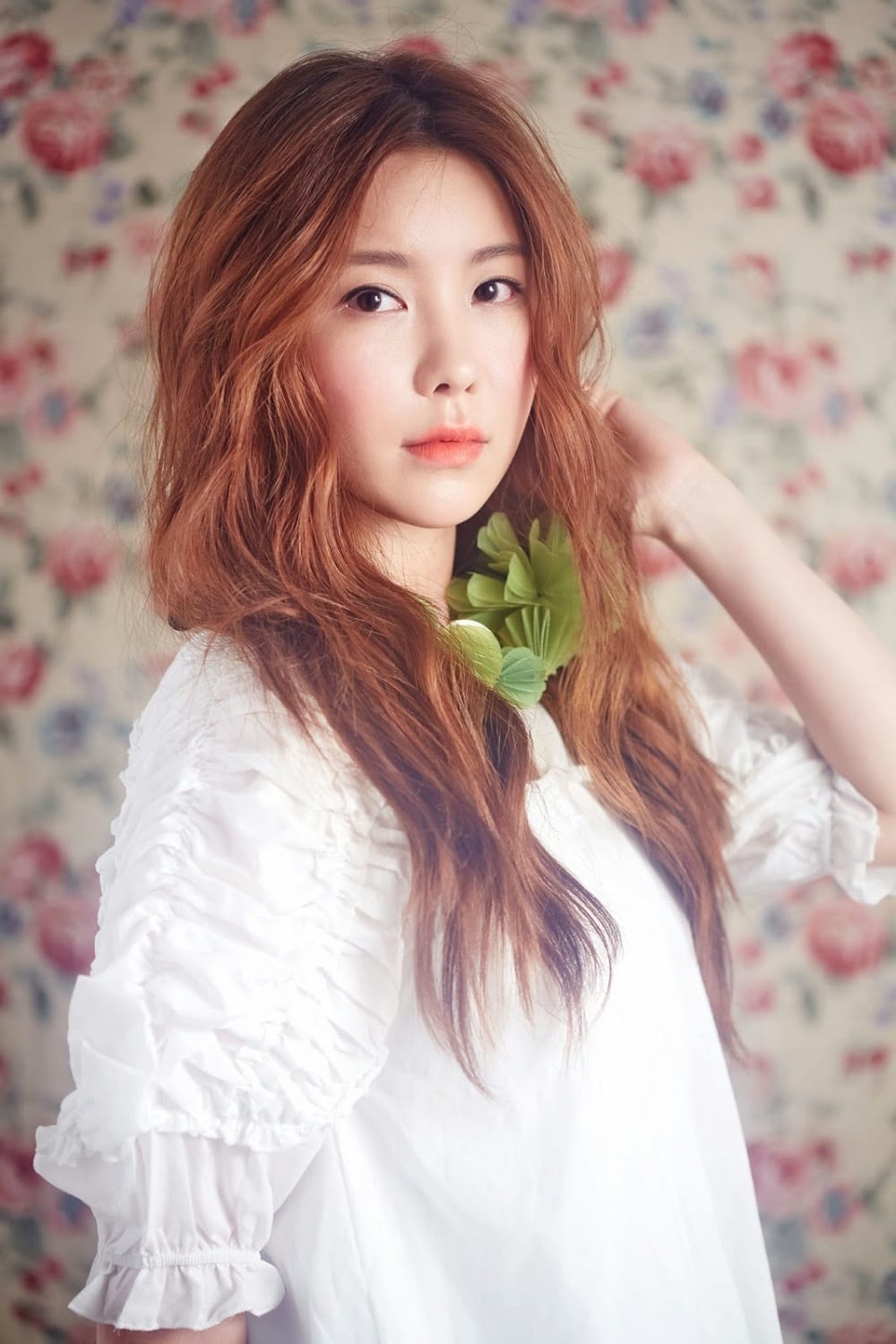 J-Min là ca sĩ và diễn viên kịch tại Nhật