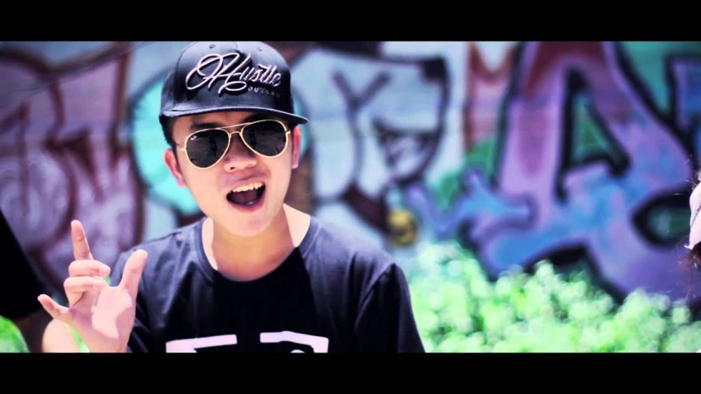 Chicken and Fox trong MV Brother