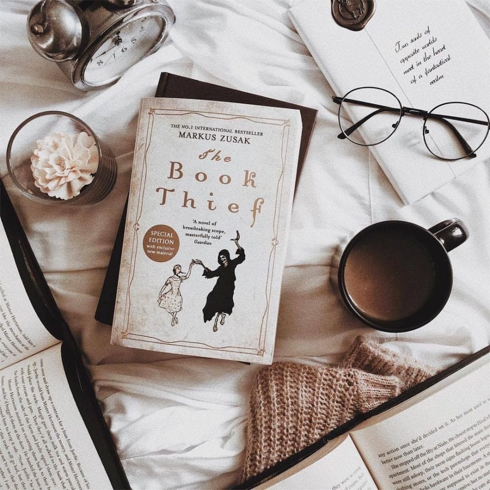 Những tình càm đẹp đẽ được thể hiện dưới ngòi bút của Markus Zusak trong Kẻ Trộm Sách