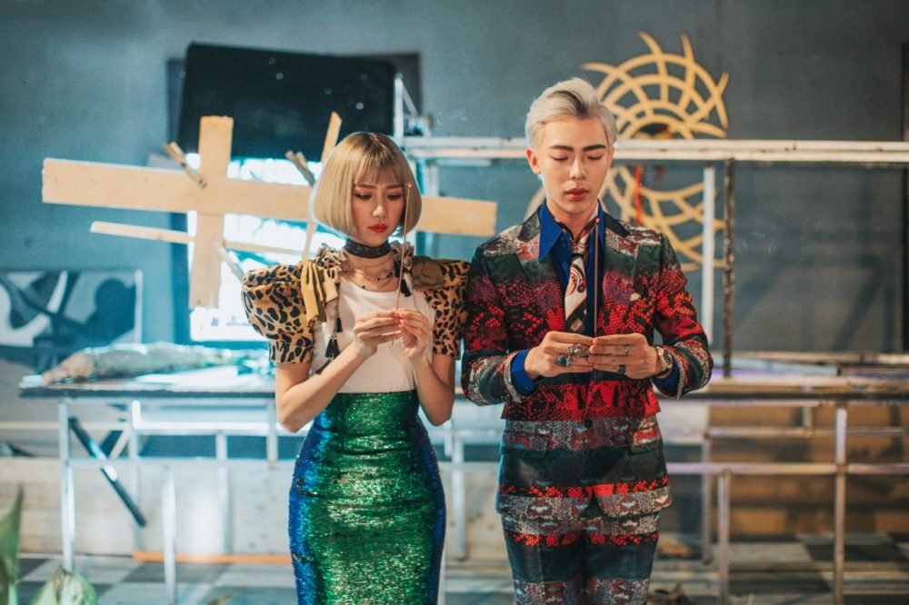 trang phục độc đáo và cá tính