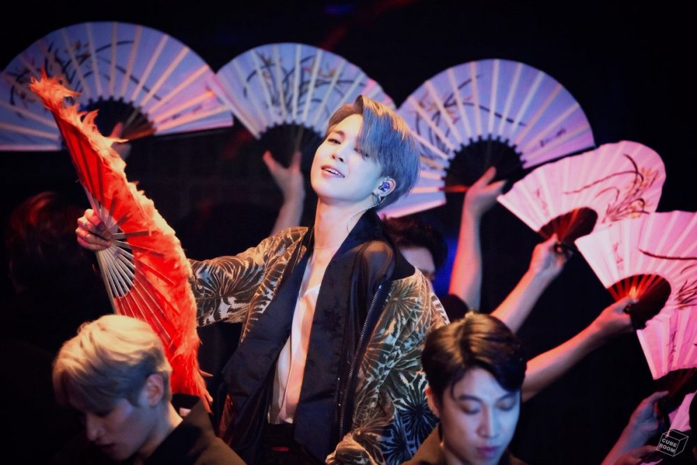 Khí chất của Jimin trên sân khấu đã truyền cảm hứng rất nhiều cho các vũ công