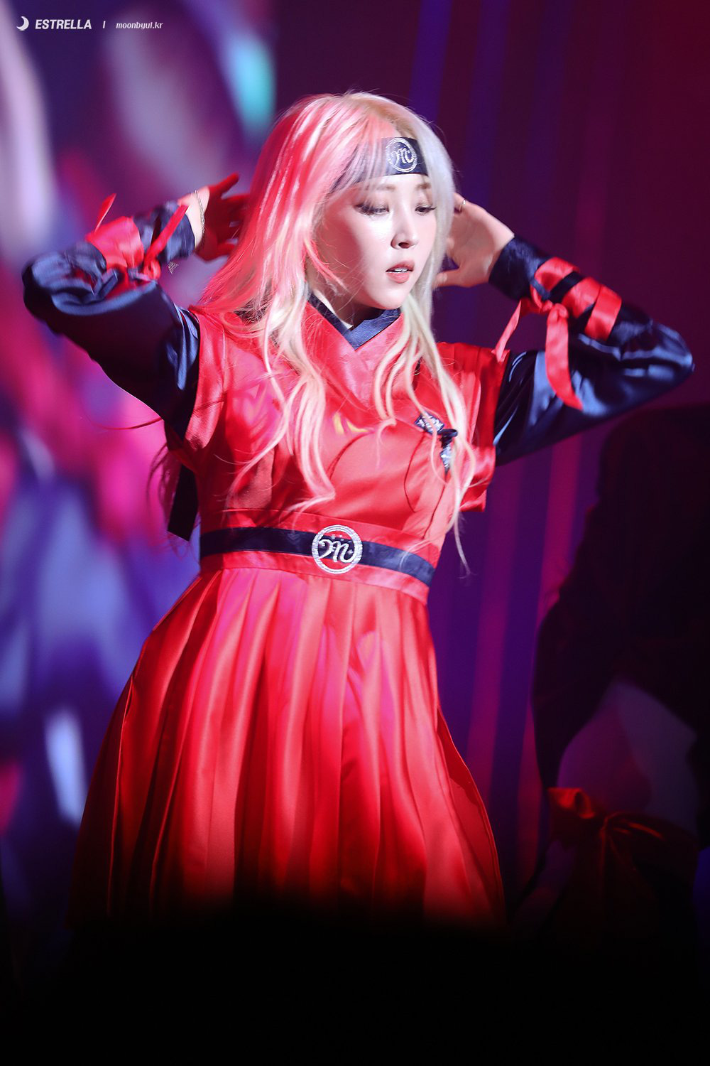 Moonbyul khiến người hâm mộ phải trầm trồ với màn trình diễn