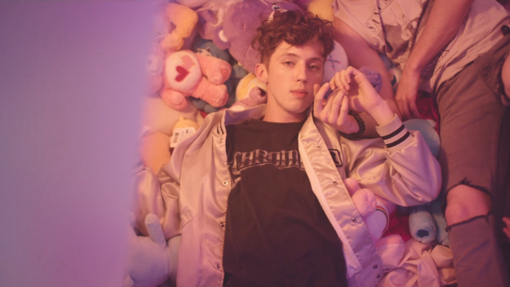 thành tích khi mới ra mắt của Troye Sivan
